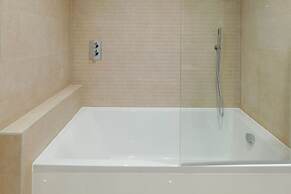 Luxury Manchester Apartment - Blue