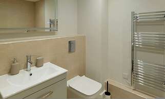 Luxury Manchester Apartment - Blue