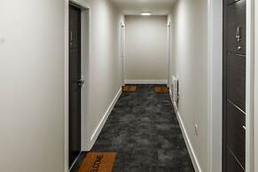 Luxury Manchester Apartment - Pink