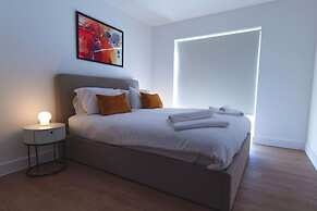 Luxury Manchester Apartment - Pink