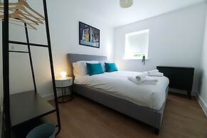 Luxury Manchester Apartment - Pink