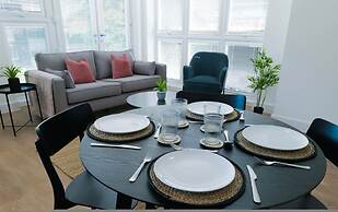 Luxury Manchester Apartment - Pink