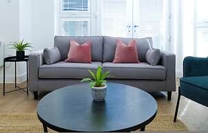 Luxury Manchester Apartment - Pink