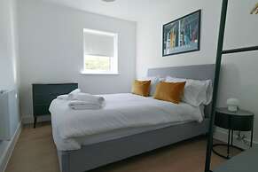 Luxury Manchester Apartment - Yellow