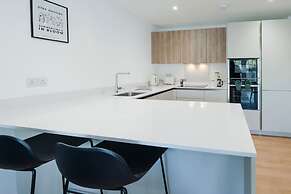 Luxury Manchester Apartment - Yellow