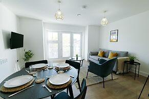 Luxury Manchester Apartment - Yellow