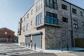 Luxury Manchester Apartment - Yellow