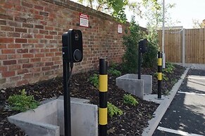 Luxury Manchester Apartment - Yellow