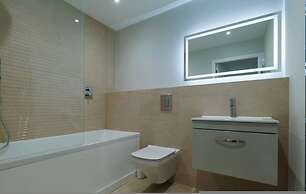 Luxury Manchester Apartment - Yellow