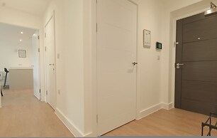 Luxury Manchester Apartment - Yellow