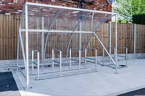 Luxury Manchester Apartment - Yellow