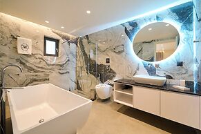 Monarco Executive Rooms