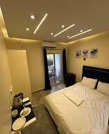 Moses Pyramids Inn