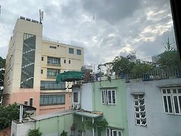 Lucy Hotel & Apartment