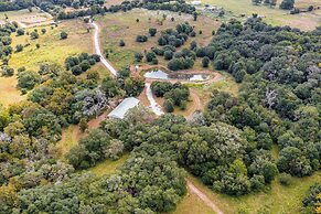 Pond + Trails On-site: Washington Escape!