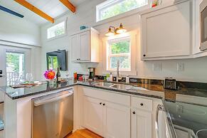 Franklin Cottage: Deck w/ Blue Ridge Mtn Views!