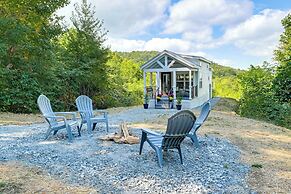 Franklin Cottage: Deck w/ Blue Ridge Mtn Views!