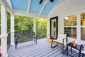 Franklin Cottage: Deck w/ Blue Ridge Mtn Views!