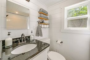 Franklin Cottage: Deck w/ Blue Ridge Mtn Views!