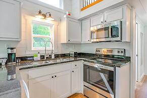 Franklin Cottage: Deck w/ Blue Ridge Mtn Views!