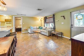10 Mi to Bonita Beach: Pet-friendly Home w/ Yard!