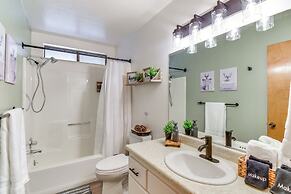 1 Mi to Pine Mountain Lake Marina: Yosemite Cabin!