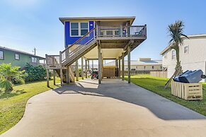Walk to Beach: Galveston Home w/ Golf Cart!