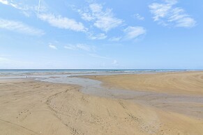 Walk to Beach: Galveston Home w/ Golf Cart!
