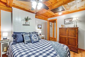 'bear Acres Getaway' Cabin w/ Deck in Townsend!