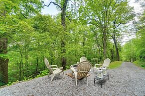 'bear Acres Getaway' Cabin w/ Deck in Townsend!