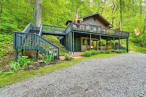 'bear Acres Getaway' Cabin w/ Deck in Townsend!