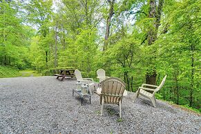 'bear Acres Getaway' Cabin w/ Deck in Townsend!