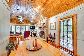 'bear Acres Getaway' Cabin w/ Deck in Townsend!