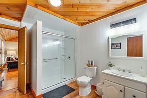 'bear Acres Getaway' Cabin w/ Deck in Townsend!