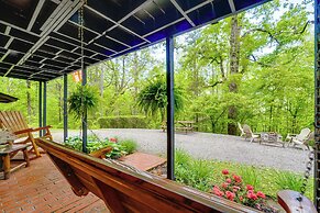 'bear Acres Getaway' Cabin w/ Deck in Townsend!