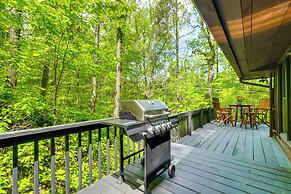 'bear Acres Getaway' Cabin w/ Deck in Townsend!