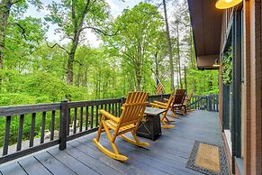 'bear Acres Getaway' Cabin w/ Deck in Townsend!