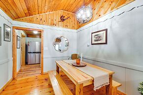 'bear Acres Getaway' Cabin w/ Deck in Townsend!