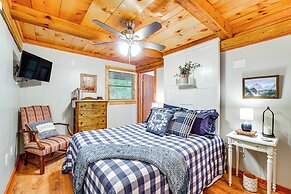 'bear Acres Getaway' Cabin w/ Deck in Townsend!
