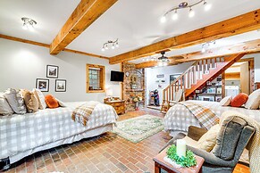 'bear Acres Getaway' Cabin w/ Deck in Townsend!