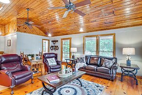 'bear Acres Getaway' Cabin w/ Deck in Townsend!