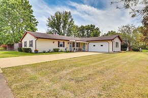 Peaceful Home Near Youngstown: Fenced Backyard!
