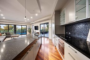 Bella Vista Heated Pool Spa With Stunning View