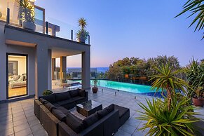 Bella Vista Heated Pool Spa With Stunning View