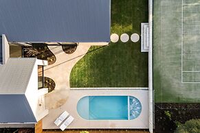 Maude Luxe Resort Style Amenities