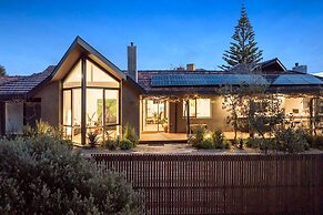 Galene Getaway Walk to Beach Pool Fire