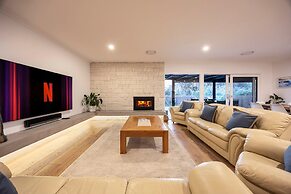 Galene Getaway Walk to Beach Pool Fire