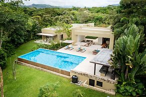 w Amazing 4BR Villa at Mesa de Yeguas