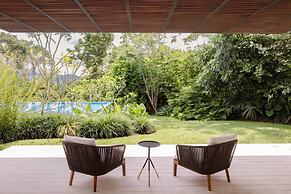 w Amazing 4BR Villa at Mesa de Yeguas