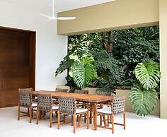 w Amazing 4BR Villa at Mesa de Yeguas